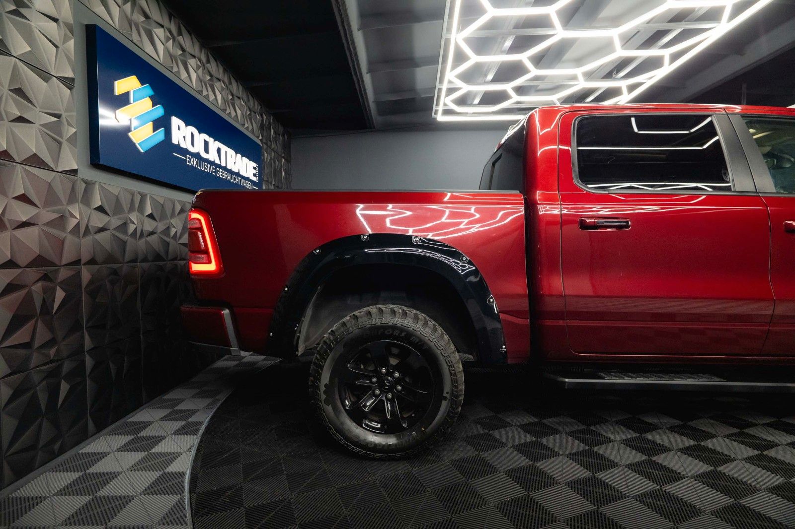 Fahrzeugabbildung Dodge RAM 5.7 V8 HEMI 4x4 NIGHT LARAMIE *Unfallfrei*