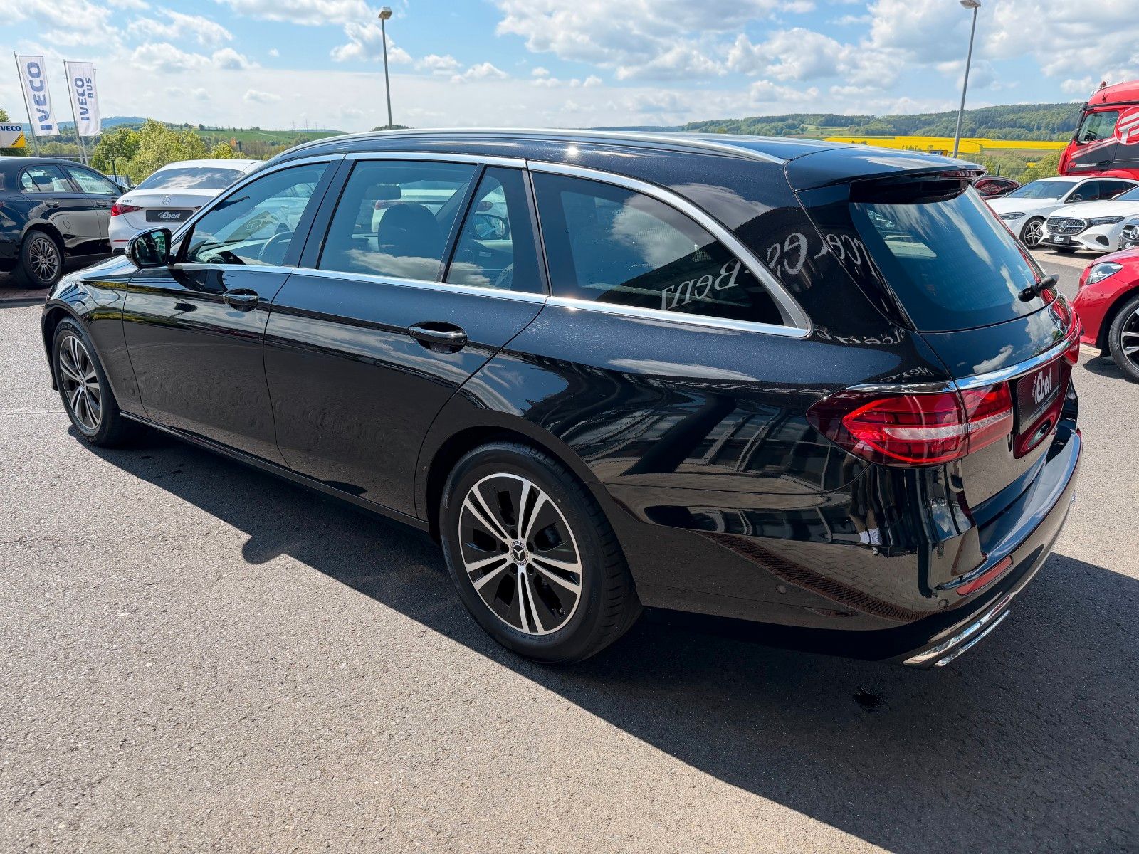 Fahrzeugabbildung Mercedes-Benz E 200 T Avantgarde+Pano+RKamera+Ambiente+TotW