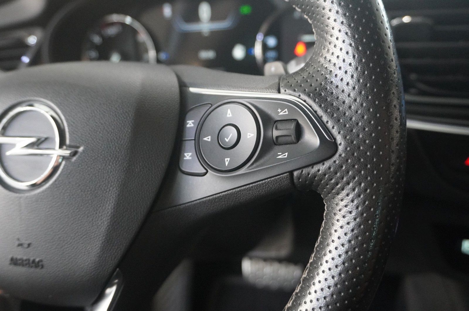 Fahrzeugabbildung Opel Insignia B ST 2.0D ULTIMATE NAVI/LED/KAMERA/AHK