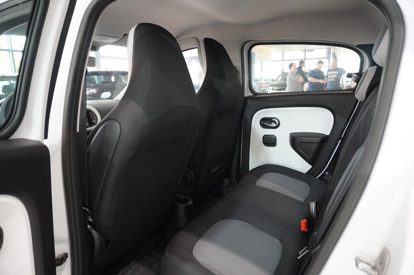 Fahrzeugabbildung Renault Twingo Equilibre Electric 22KWH NAVI/LED/DAB+