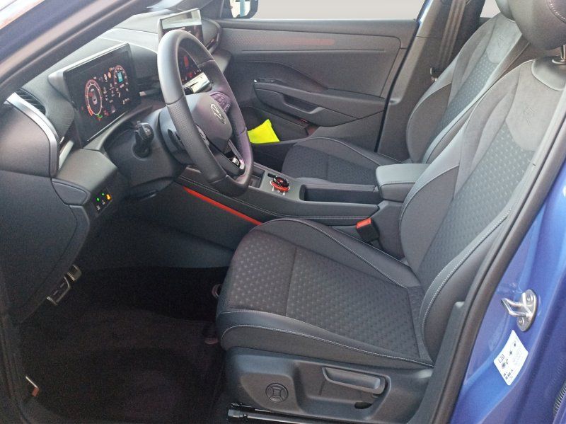 Fahrzeugabbildung Volkswagen T-Roc NEU 1.5 eTSI R-Line Black Style  NAVI+IQ-L