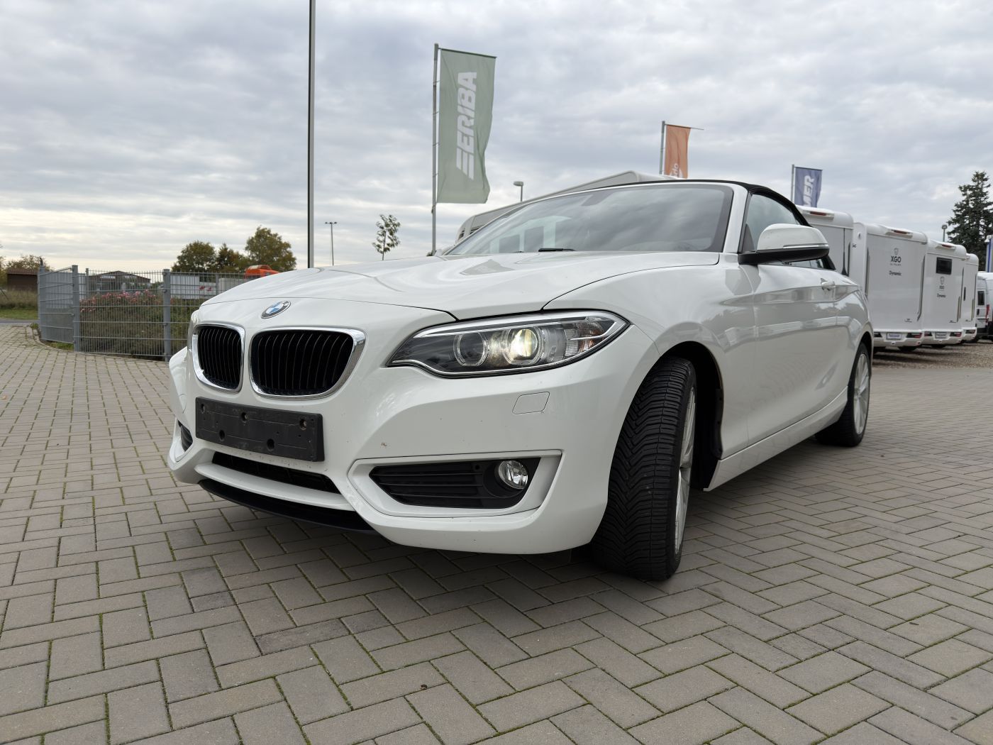 Fahrzeugabbildung BMW Cabrio 220 i