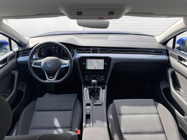 Fahrzeugabbildung Volkswagen Passat Variant Business 2.0 TDI R-Line Klima LED