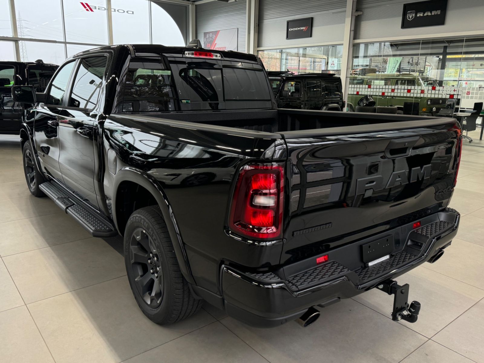 Fahrzeugabbildung Dodge RAM 1500 Big Horn Night MY25 4x4 Pano Voll