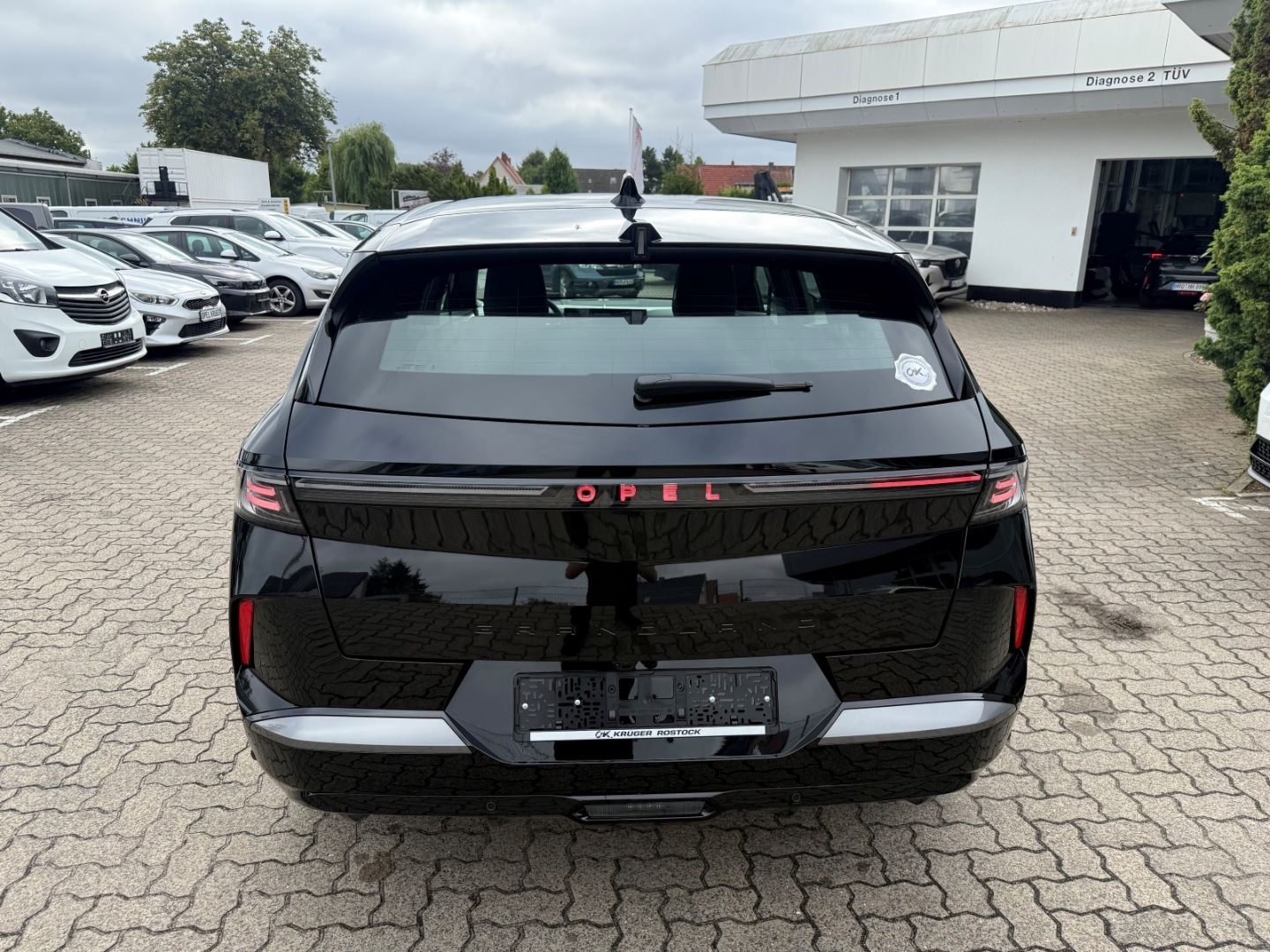 Fahrzeugabbildung Opel Grandland 1.6 Plug-in-Hybrid mit AHK+Allwetter