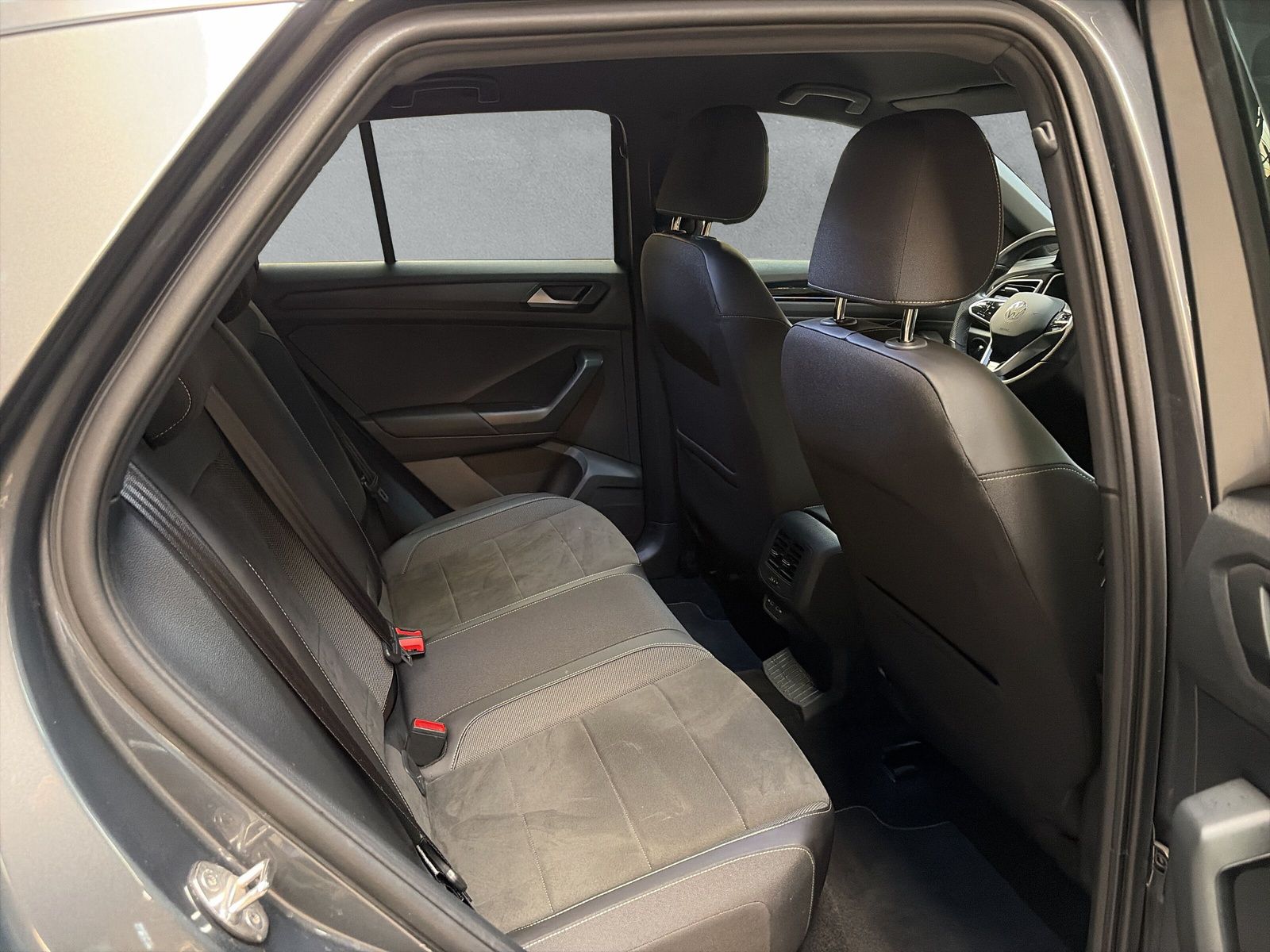 Fahrzeugabbildung Volkswagen T-Roc 1.5 TSI R-Line Keyless Kamera AppConnect