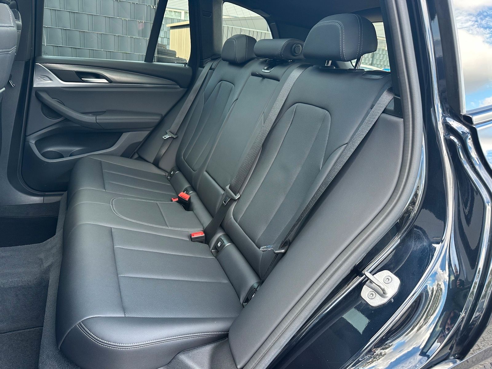 Fahrzeugabbildung BMW X3 xDrive30d M-Sport NAV+LED+PANO+AHK+HUD+360°