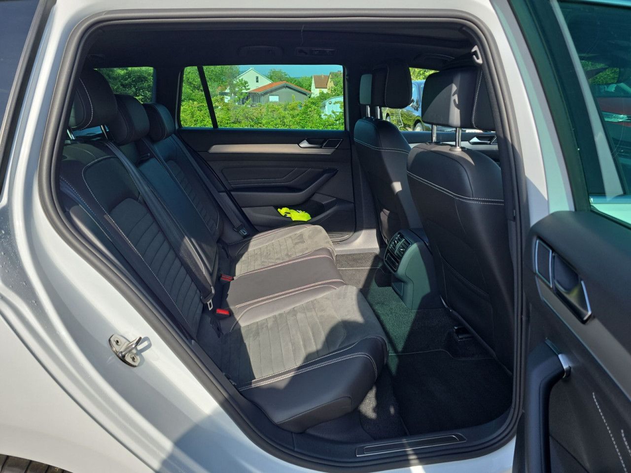 Fahrzeugabbildung Volkswagen Passat Variant Elegance 2.0 TDI SCR 110 kW