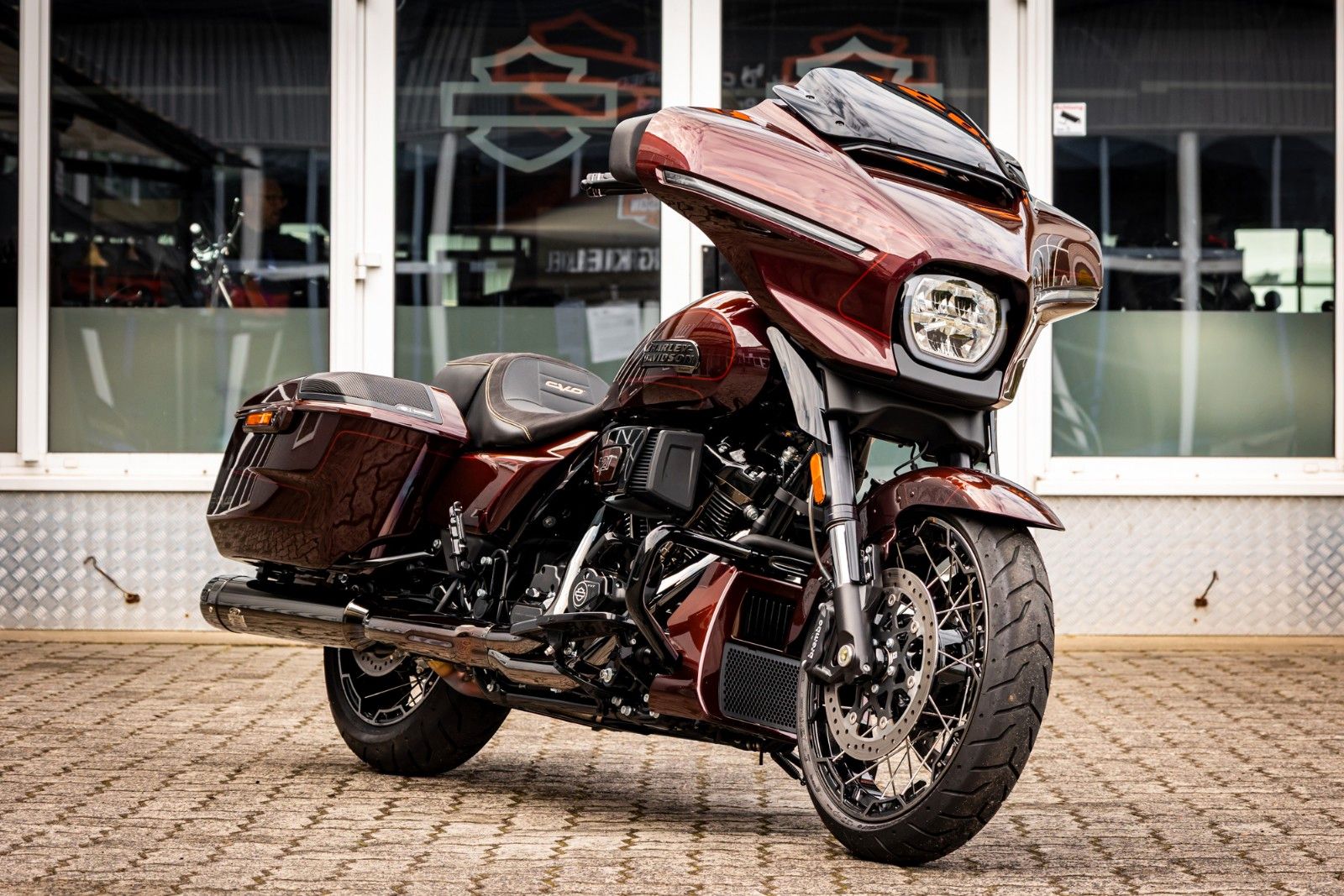 Fahrzeugabbildung Harley-Davidson CVO Street Glide FLHXSE 121 Cui - Jekill & Hyde
