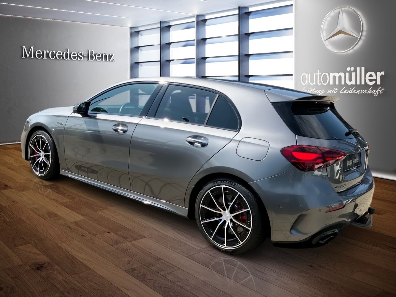 Fahrzeugabbildung Mercedes-Benz AMG A 35 4M NIGHT+AHK+360°+LENKRADHEIZ+MULTIBEAM