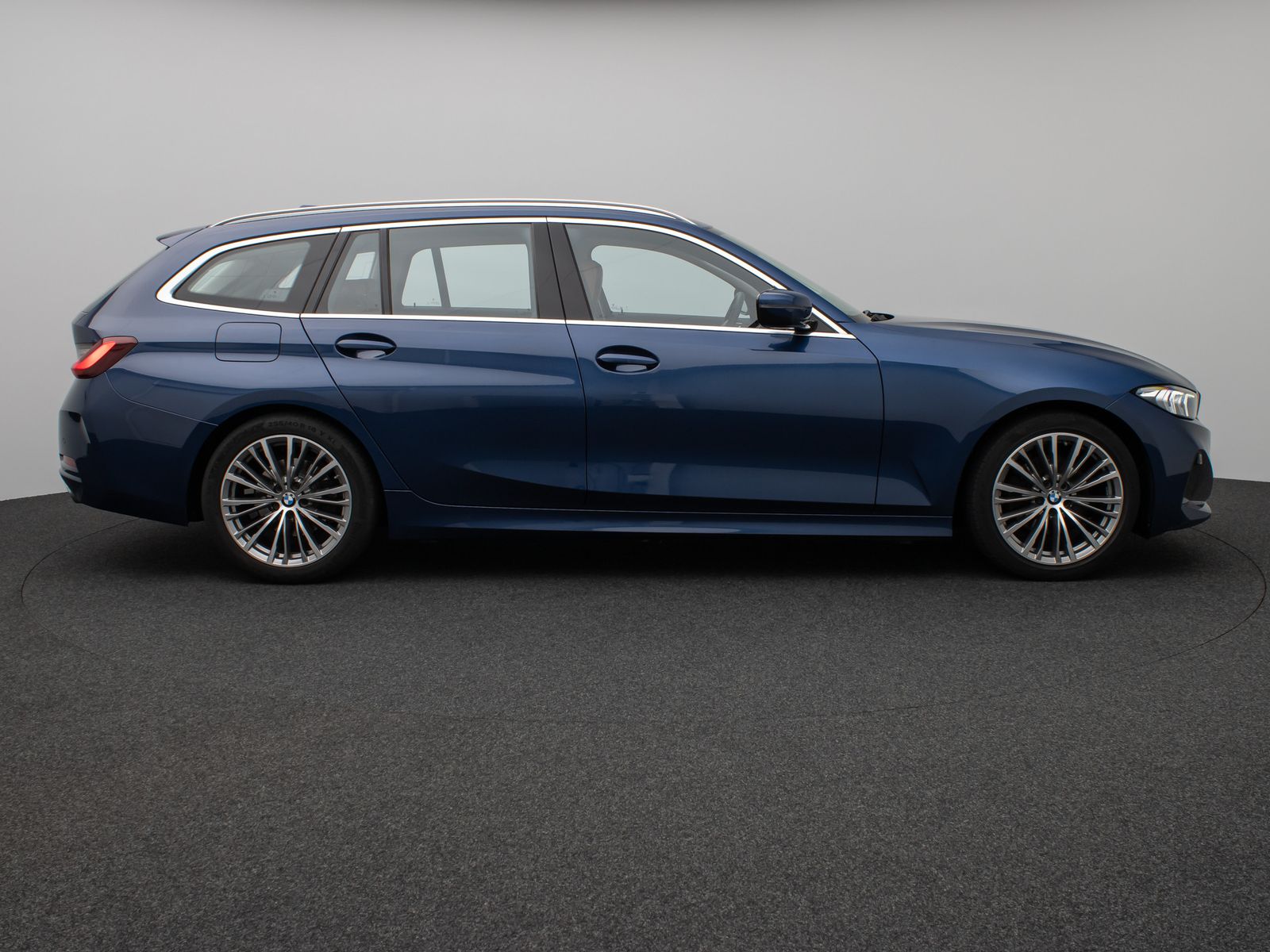 Fahrzeugabbildung BMW 320d Individual DAB HiFi Leder AHK Alarm Sport