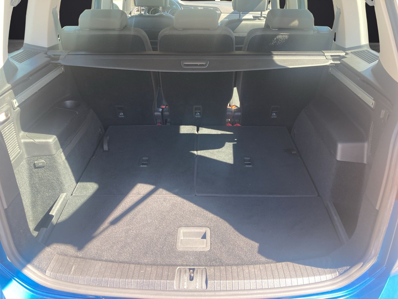 Fahrzeugabbildung Volkswagen Touran Comfortline 7-Si Climatronic PDC SH LM