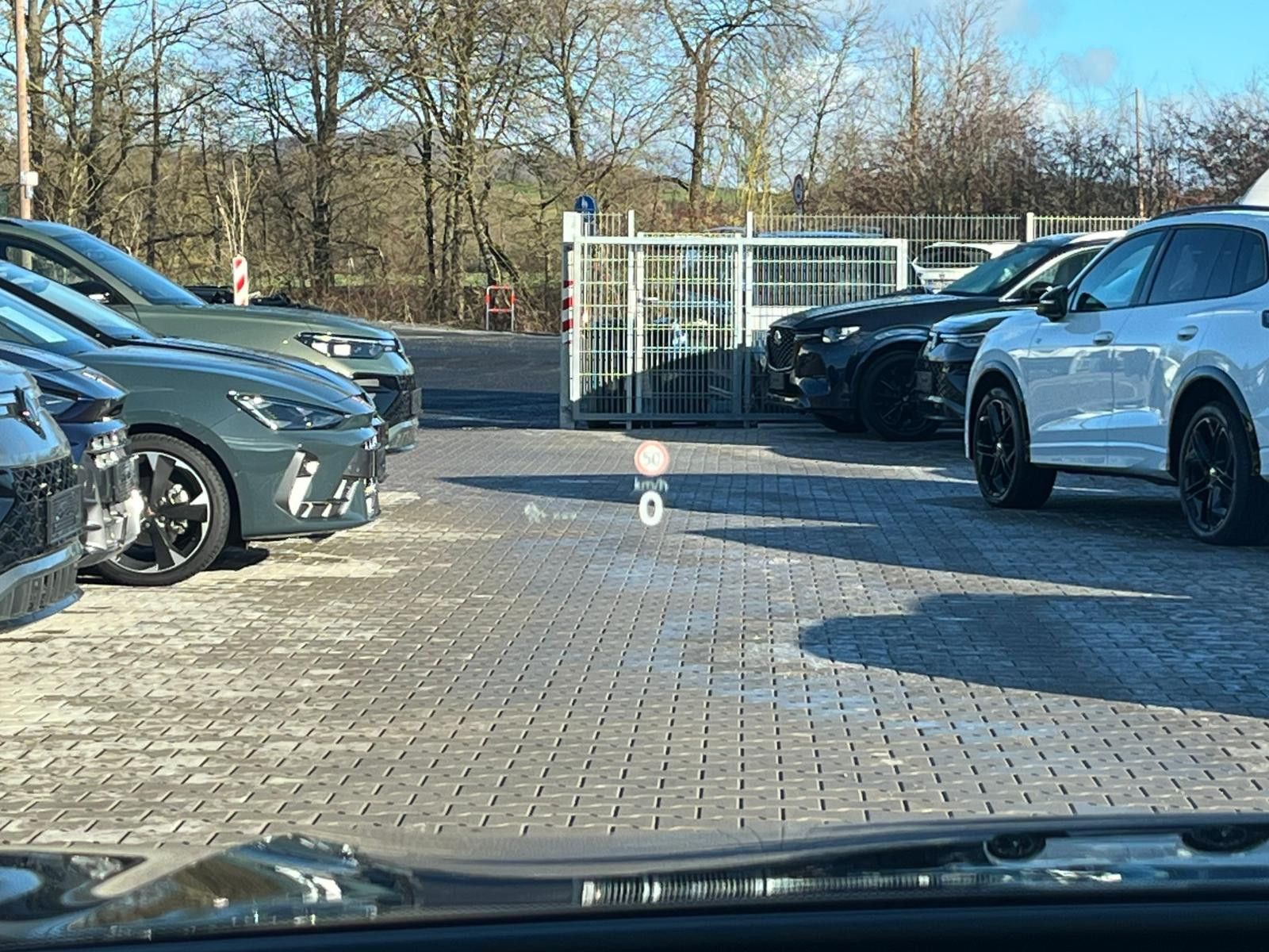 Fahrzeugabbildung Volkswagen Tiguan 2.0 TDI 4M R-Line PANO*H&K*AHK*MATRIX*20"