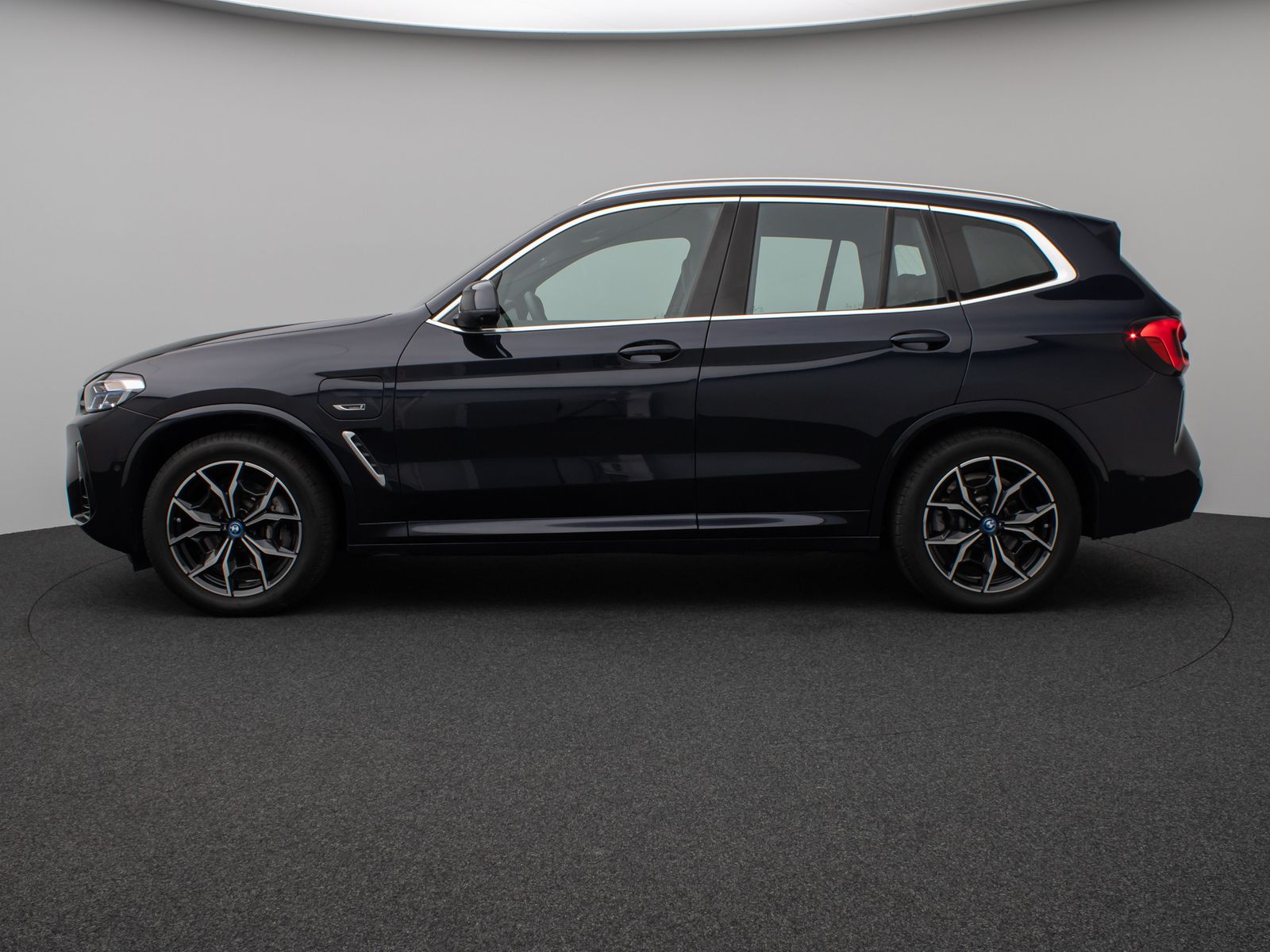 Fahrzeugabbildung BMW X3 xD30e M Sport 360°Laser HUD DAB HiFi Komfort