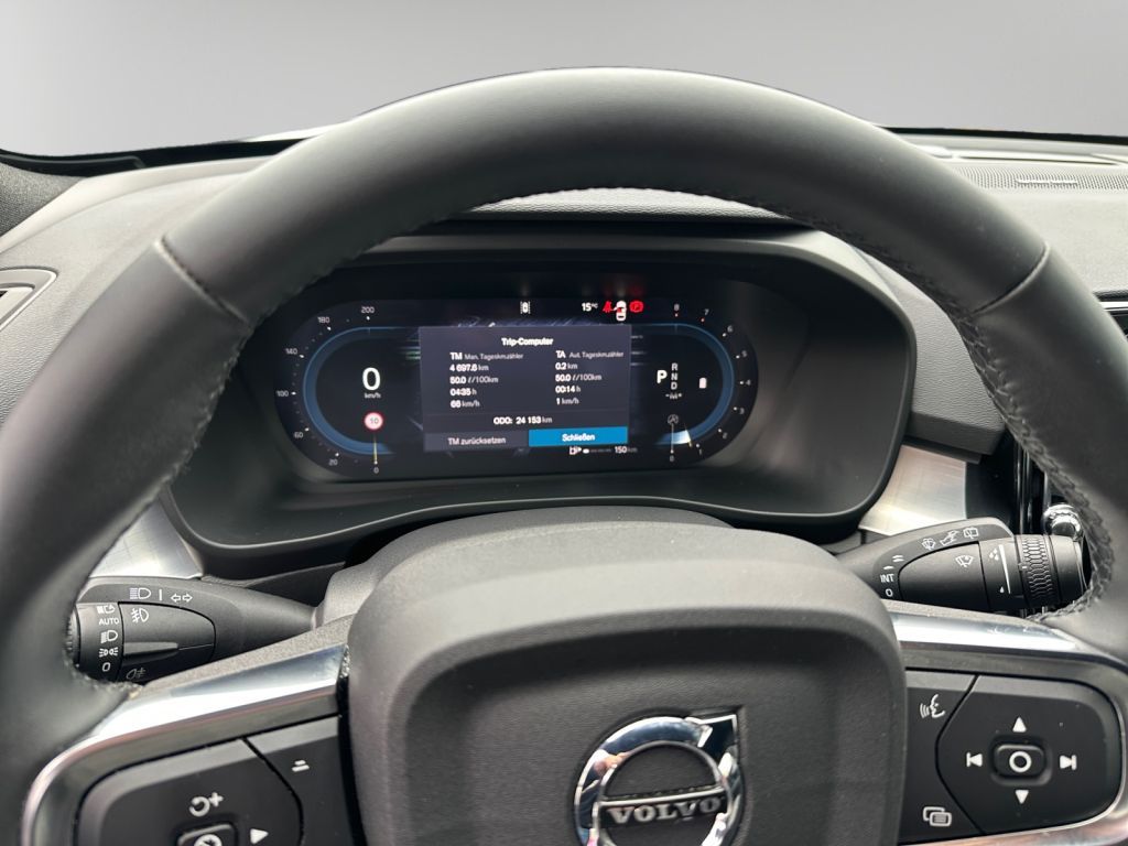 VOLVO XC40 B3 B DKG Plus Dark 360° Business-Paket Fron VOLVO XC40 B3 B DKG Plus Dark 360° Business-Paket Fron