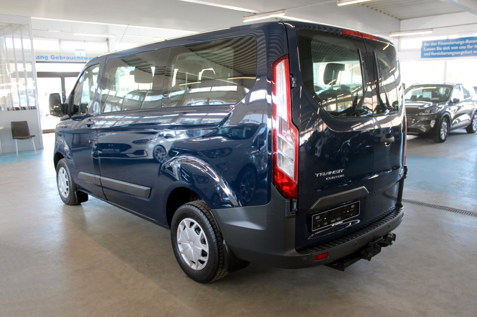 Fahrzeugabbildung Ford Transit Custom Kombi TREND 9-Si Doppelklima AHK