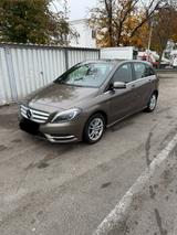 Mercedes-Benz B 200 BlueEFFICIENCY - TÜV NEU, BREMESEN NEU - Mercedes-Benz B 200 in München