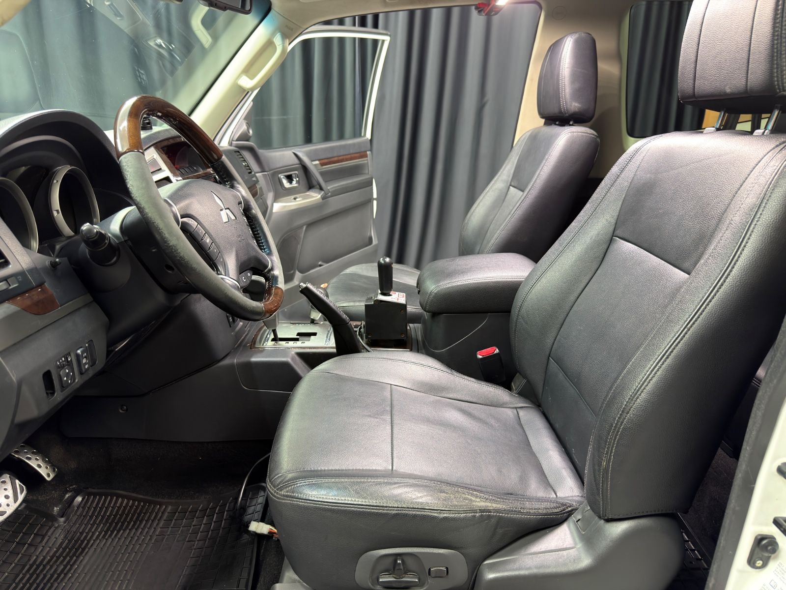Fahrzeugabbildung Mitsubishi Pajero 3.2 DI-D Top|LEDER|NAVI|SCHNEESCHILD|BOSS
