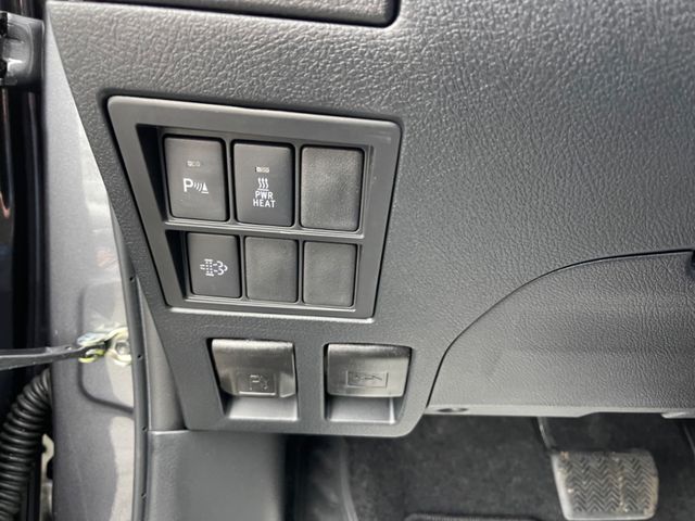 Toyota Hilux Invincible X-Tra Cab Grau Auto