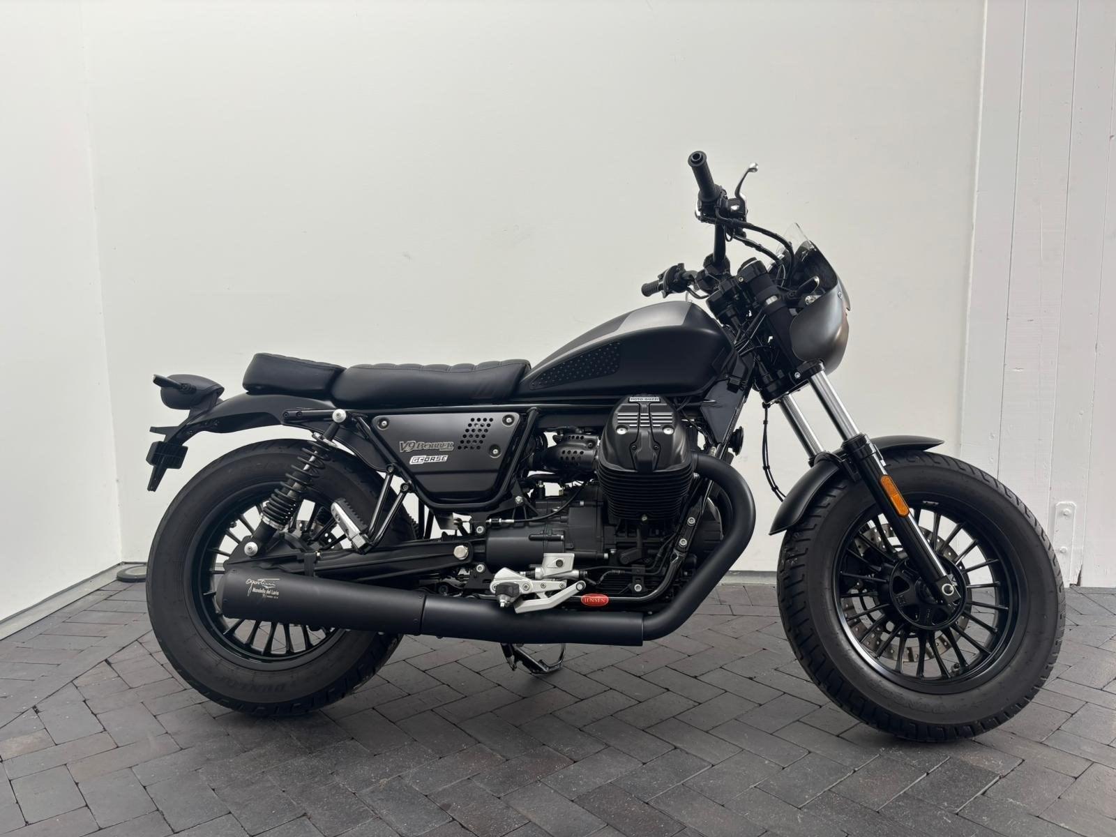 Moto Guzzi V9 Bobber mit geringer Laufleistung und Extras!