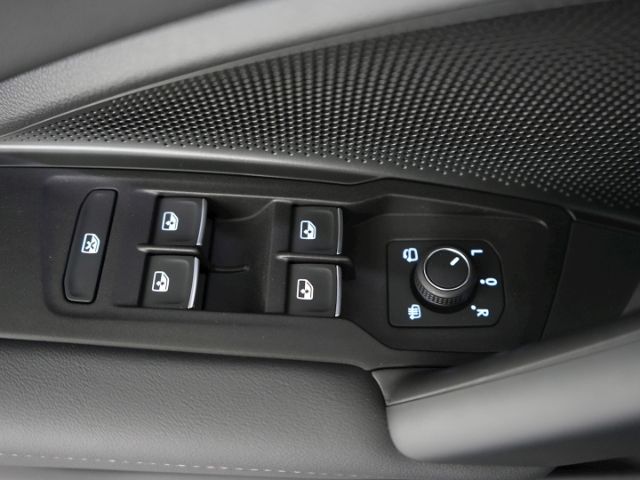 Tiguan R-LINE TDI 4MOTION DSG+AHK+360 GRAD KAMER