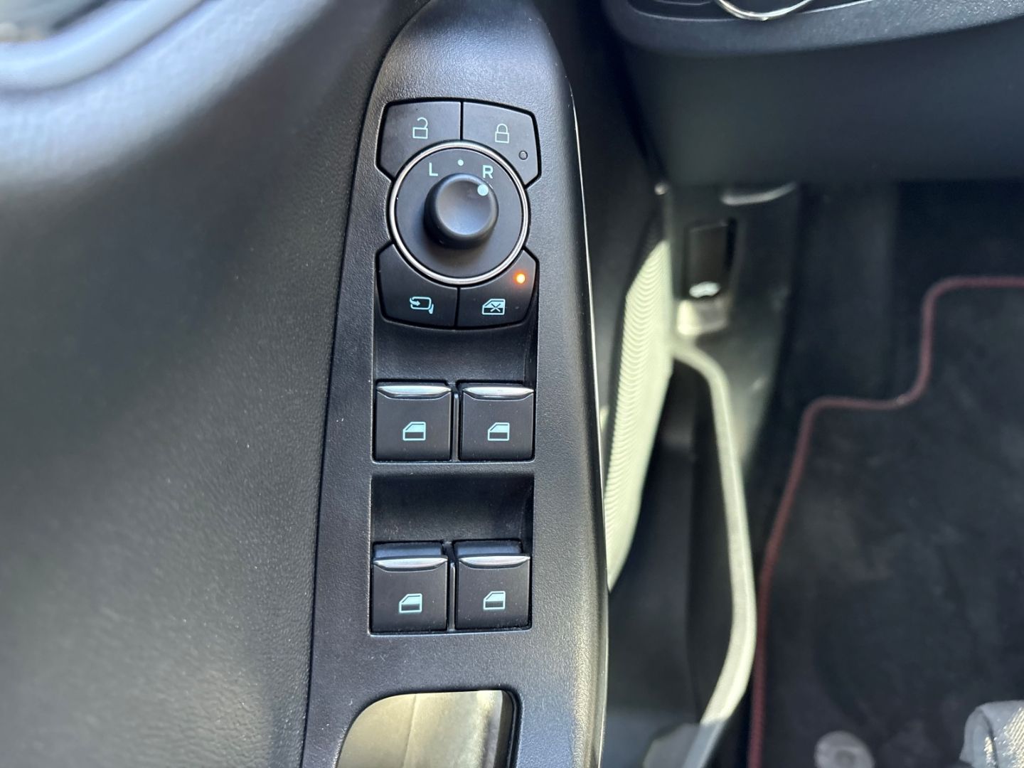 Fahrzeugabbildung Ford Puma ST-Line Navi LED DAB SHZ LenkradHZG Keyless