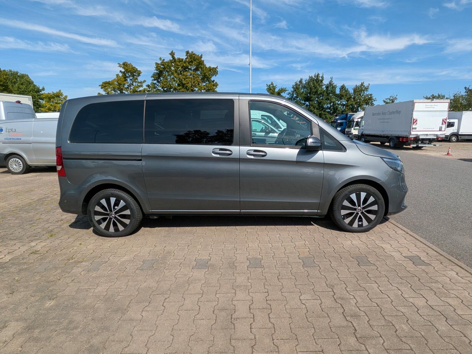 Mercedes-Benz V 220 d RISE Kompakt AHK 2,5t NAVI KLIMA 8-SITZE imagem 3