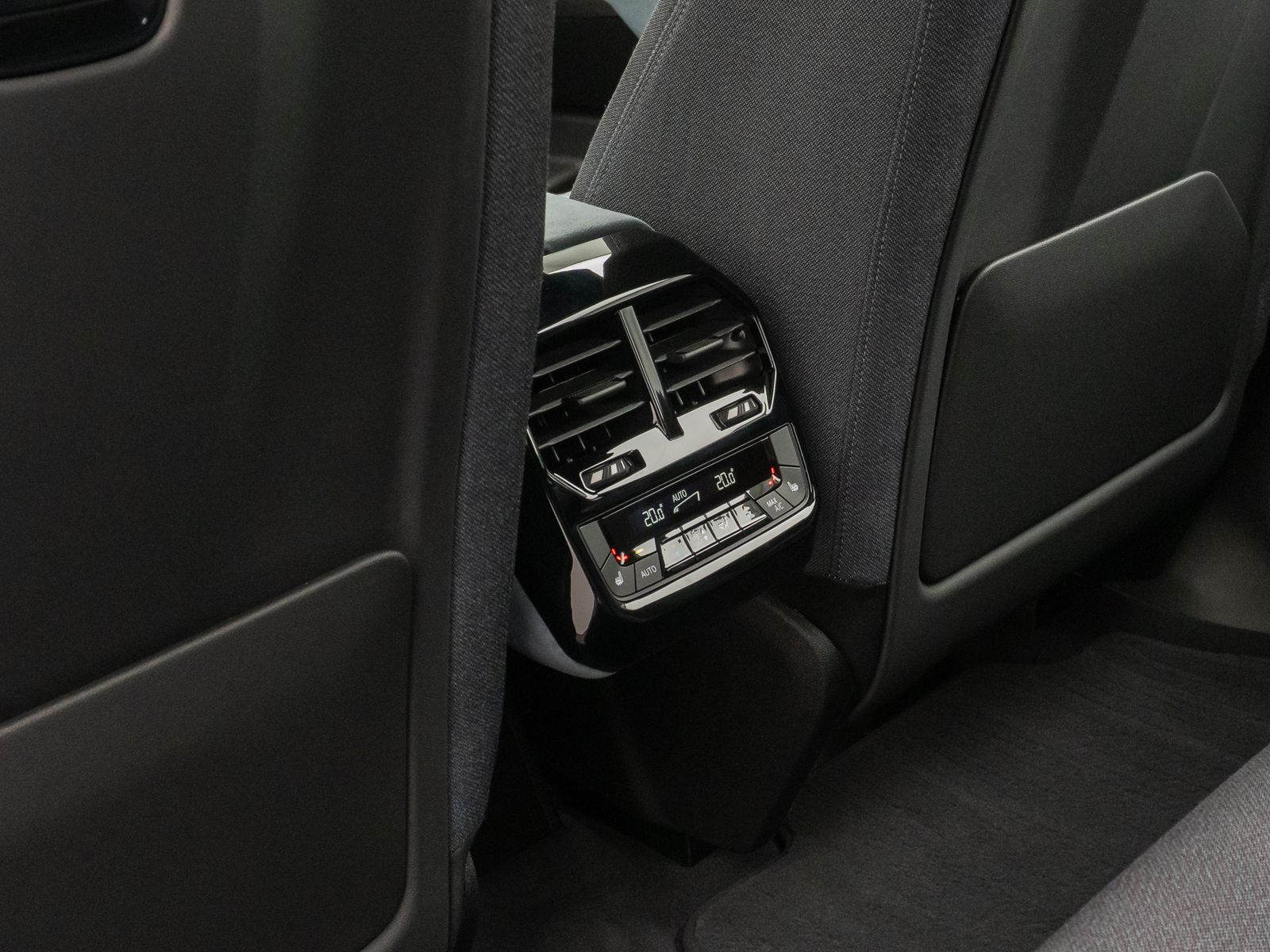 Fahrzeugabbildung BMW iX xD50 Panorama 360°Laser DAB H/K AHK Sport 22"