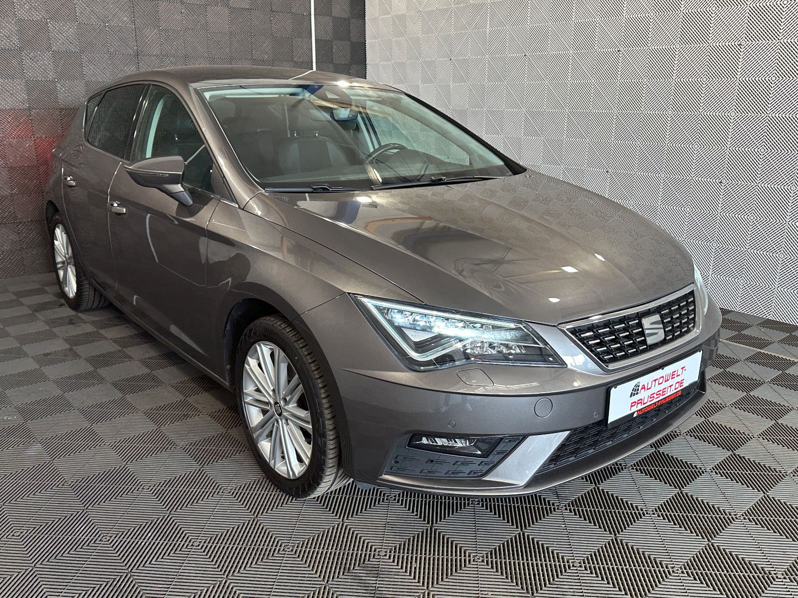 Gebrauchtwagen Seat Leon Leon 1.4 TSI*XCELLENCE*LED-TEMP-ALCANTARA-R.KAM in Horb am Neckar