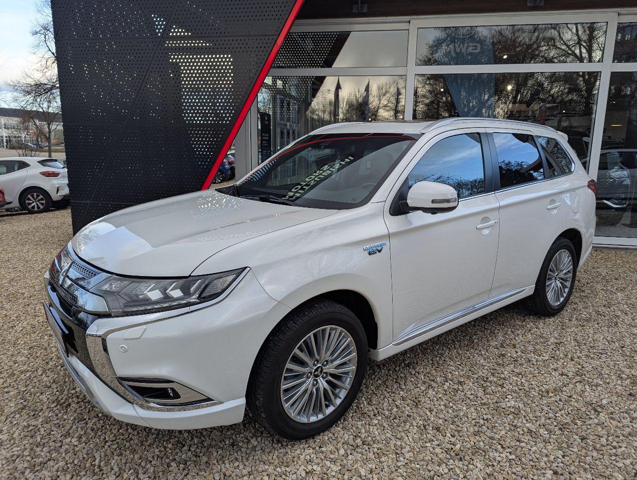 Mitsubishi Outlander Plug-in Hybrid TOP 2.4 MIVEC 4WD