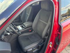 LAND ROVER Range Rover Velar 3.0 D300 R-DYNAMIC S AWD LAND ROVER Range Rover Velar 3.0 D300 R-DYNAMIC S AWD