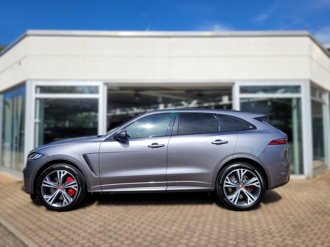 Jaguar F-Pace P550 SVR AWD*Vollleder*GARANTIE2028* imagem 2