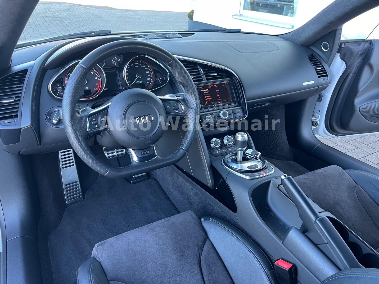Audi R8 Coupe 5.2 FSI quattro Carbon Alcantara Kamera