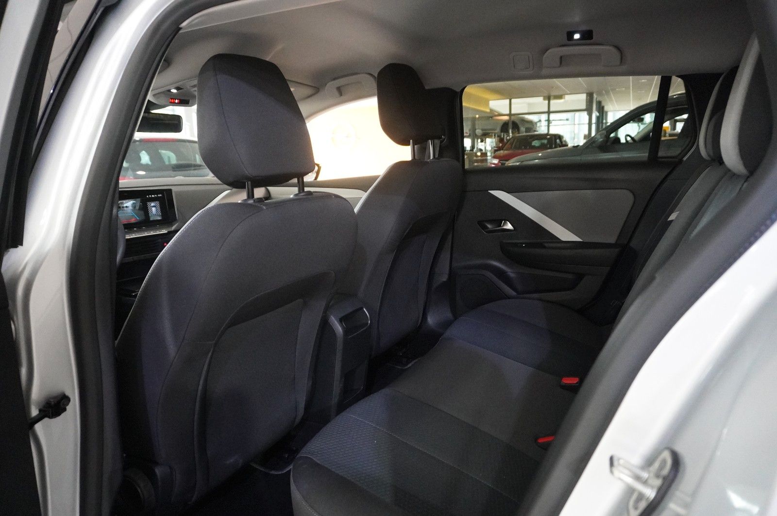 Fahrzeugabbildung Opel Astra L ST 1.2T  LED/NAVI/SHZ/ALU16/KAMERA/ALLWE