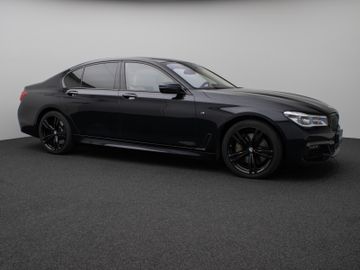 Fahrzeugabbildung BMW 750i xD M Sport 360°Laser Glasdach HUD DAB H/K