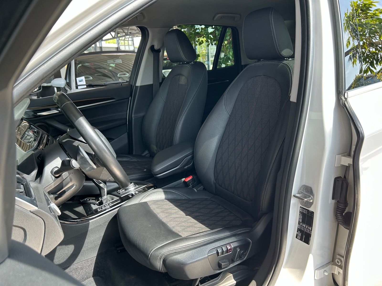 Fahrzeugabbildung BMW X1 sDrive 20 i xLine MEMO LED NAV RFK SHZ 18"