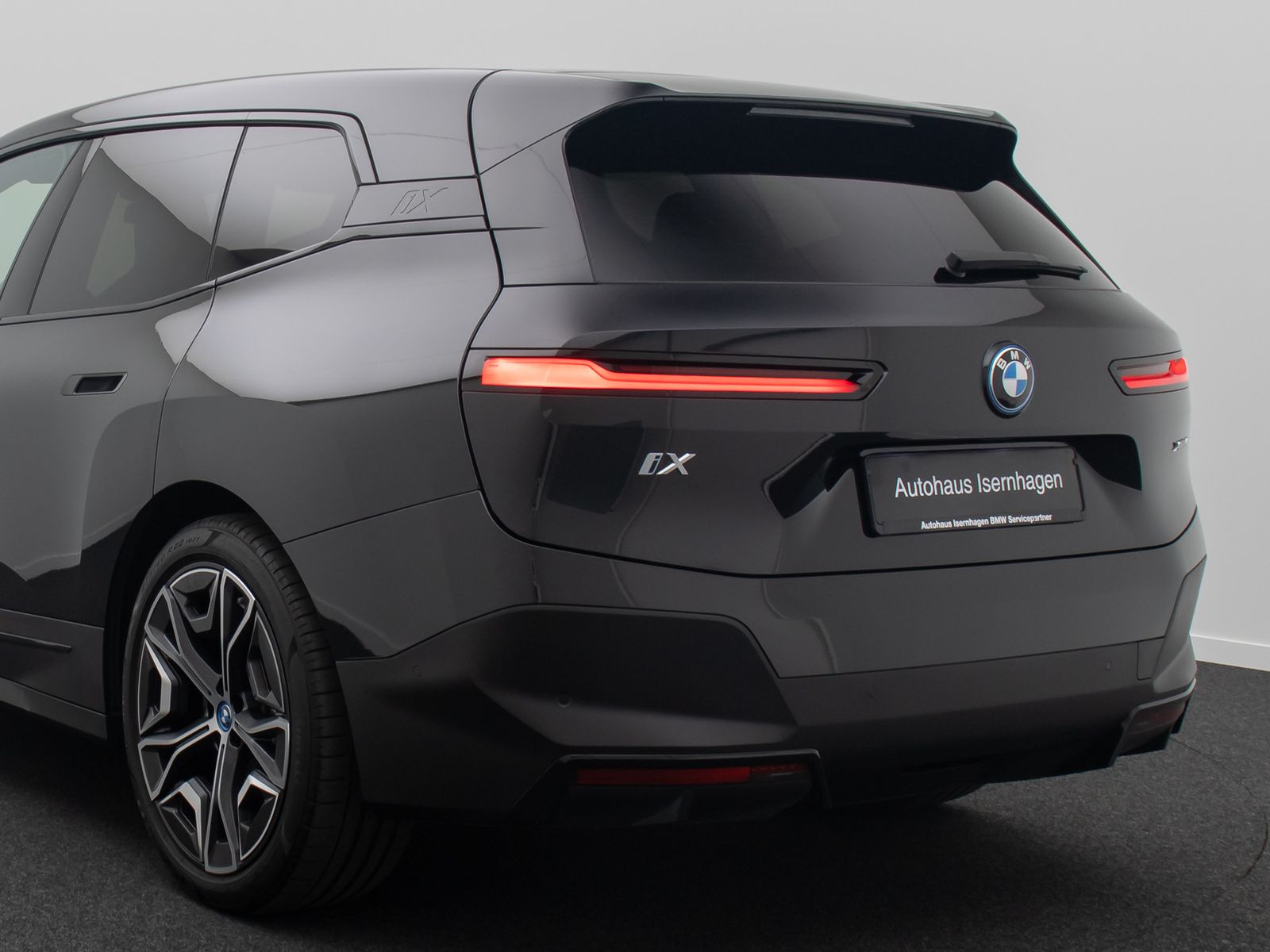 Fahrzeugabbildung BMW iX xD40 SkyLounge H/K 360° Laser ACC DAB 22Zoll