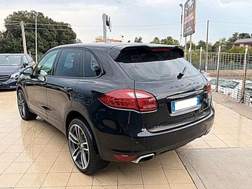 Porsche Cayenne - 3