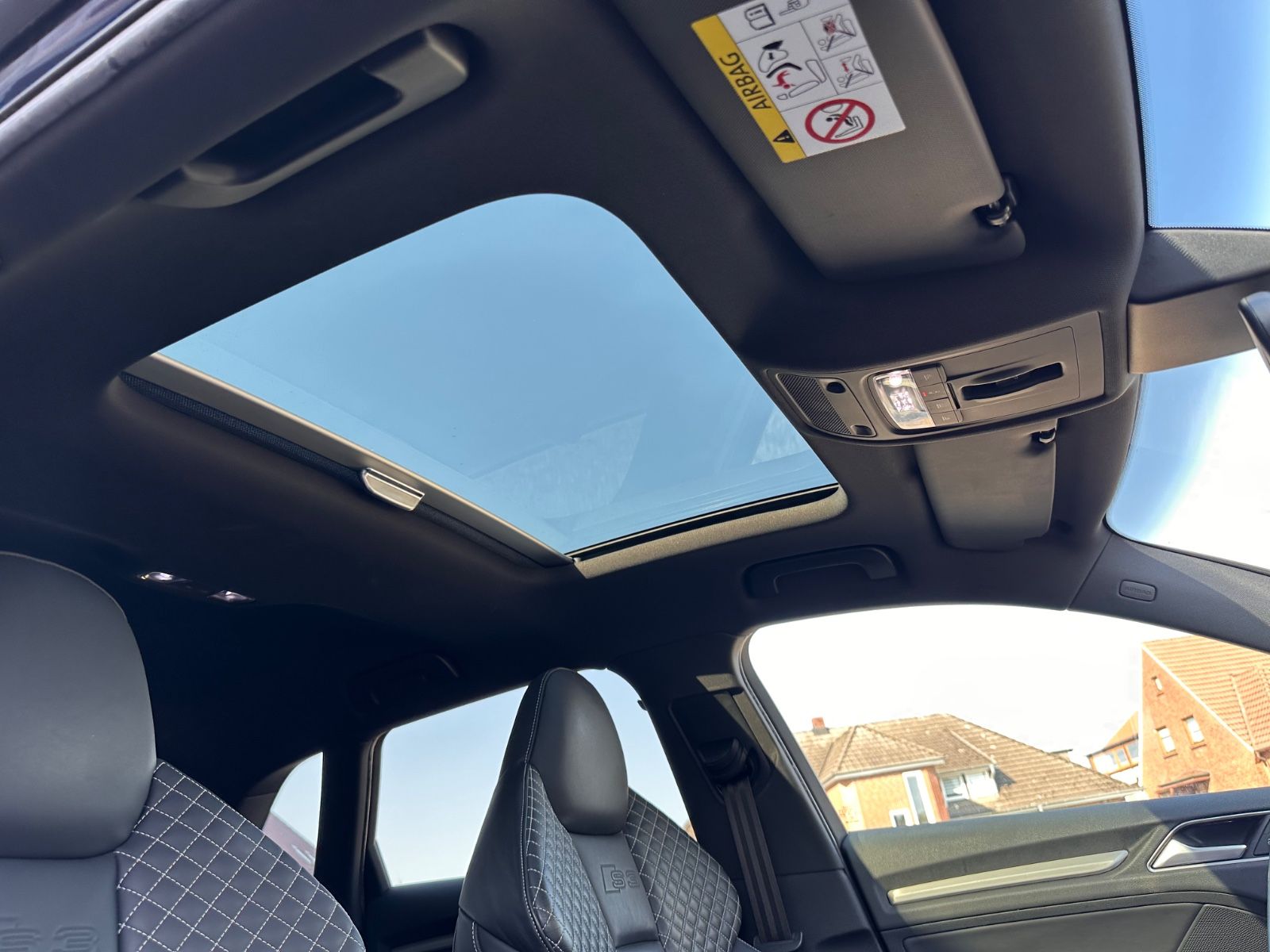 Fahrzeugabbildung Audi S3 Sportback 2.0 TFSI quattro Pano/Leder/B&O/LED