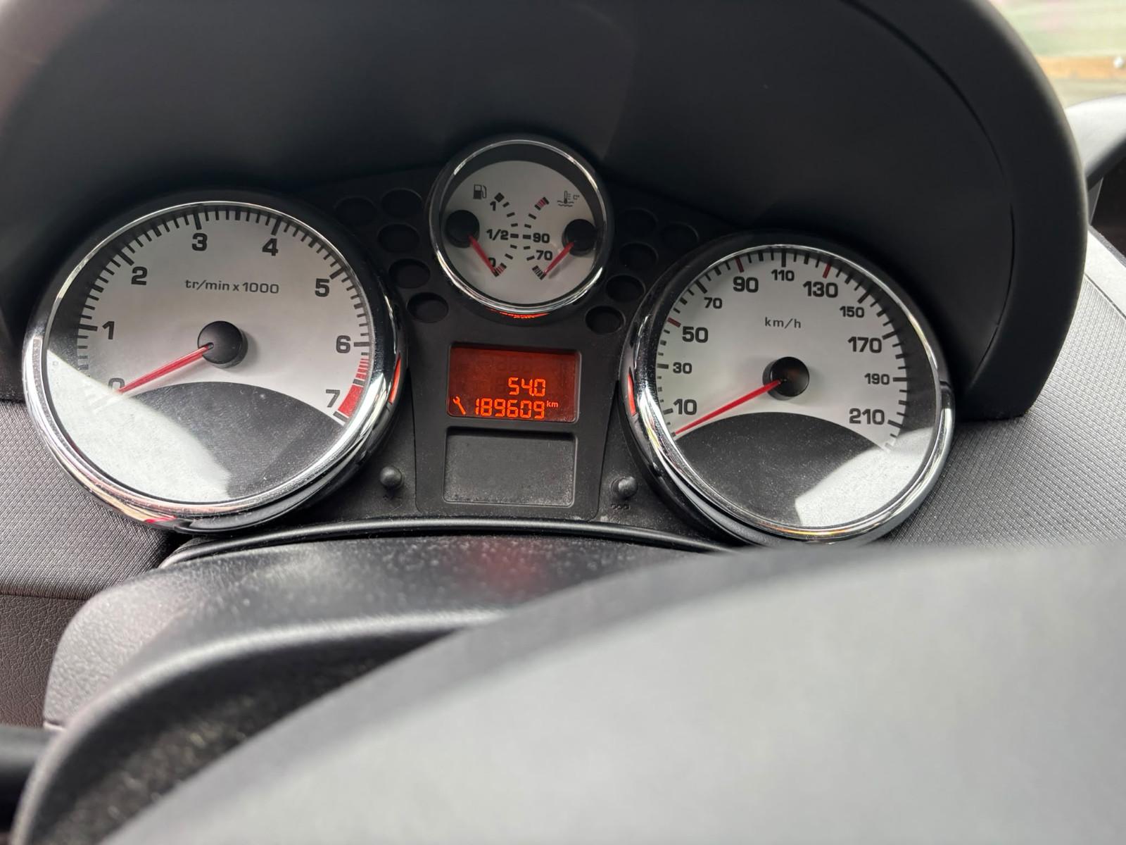 Peugeot 207 2011 — photo 8