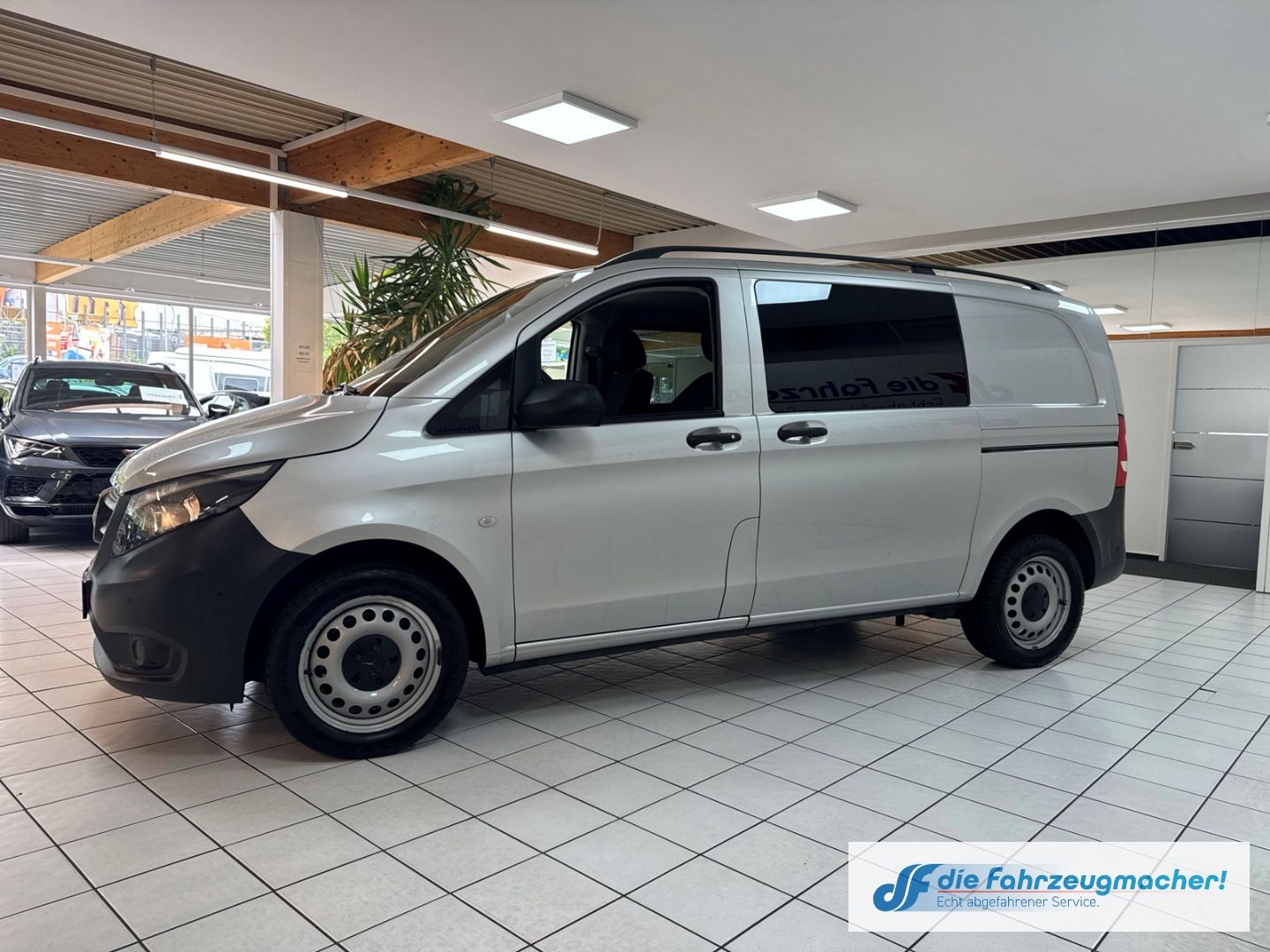 Fahrzeugabbildung Mercedes-Benz Vito Mixto 114 CDI 4x4 kompakt Navi Digitales Co