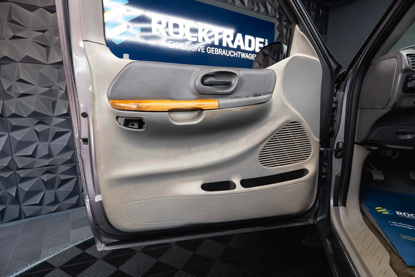 Fahrzeugabbildung Ford F150 5.4L V8 4x4 Triton SuperCab *LKW*AHK 3000kg