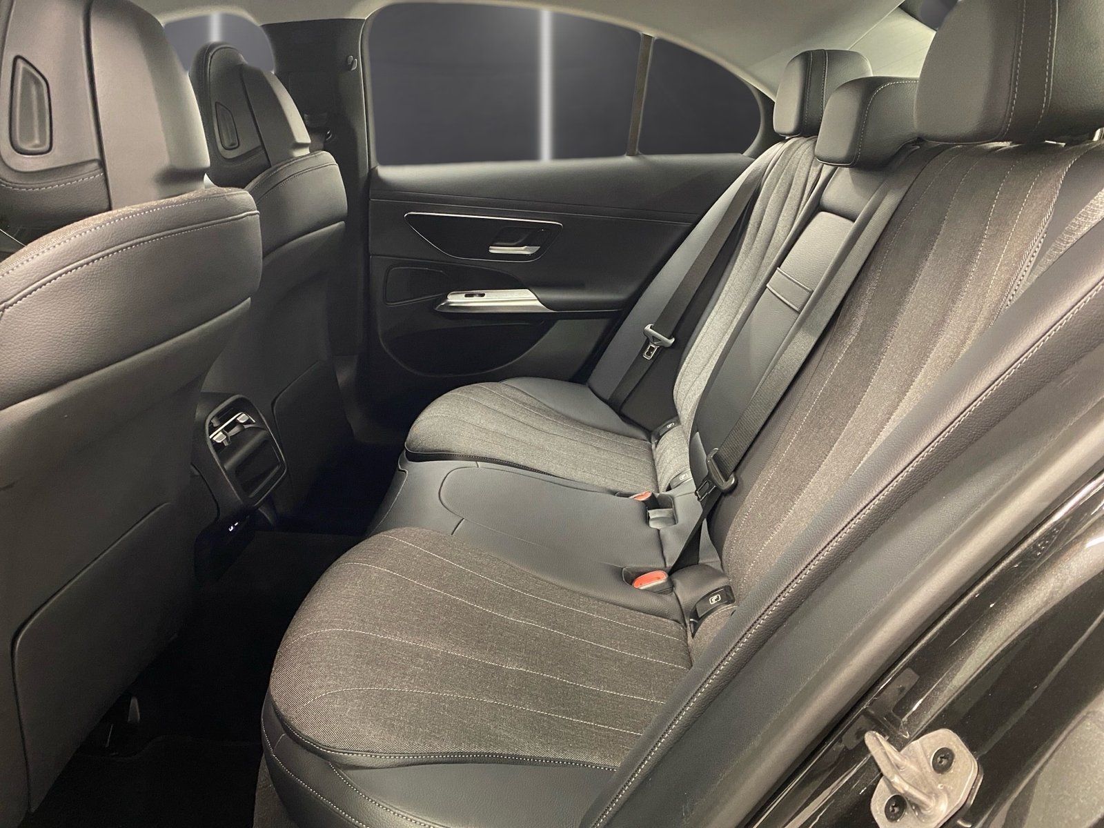 Fahrzeugabbildung Mercedes-Benz E 200 Avantgrade*Distronic*Totwi*LED*Ambien*Kam*