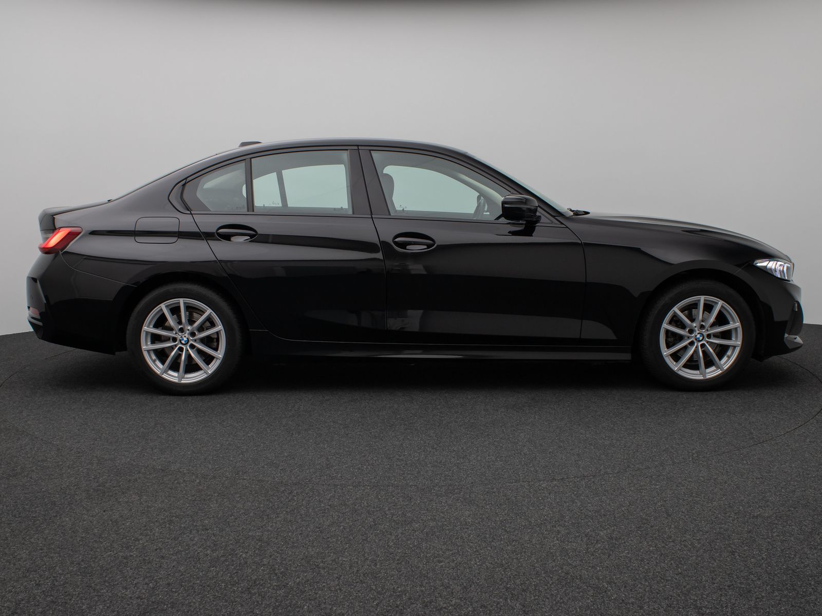 Fahrzeugabbildung BMW 318i DAB PDC Widscreen Geschwindigkeitsreg LED