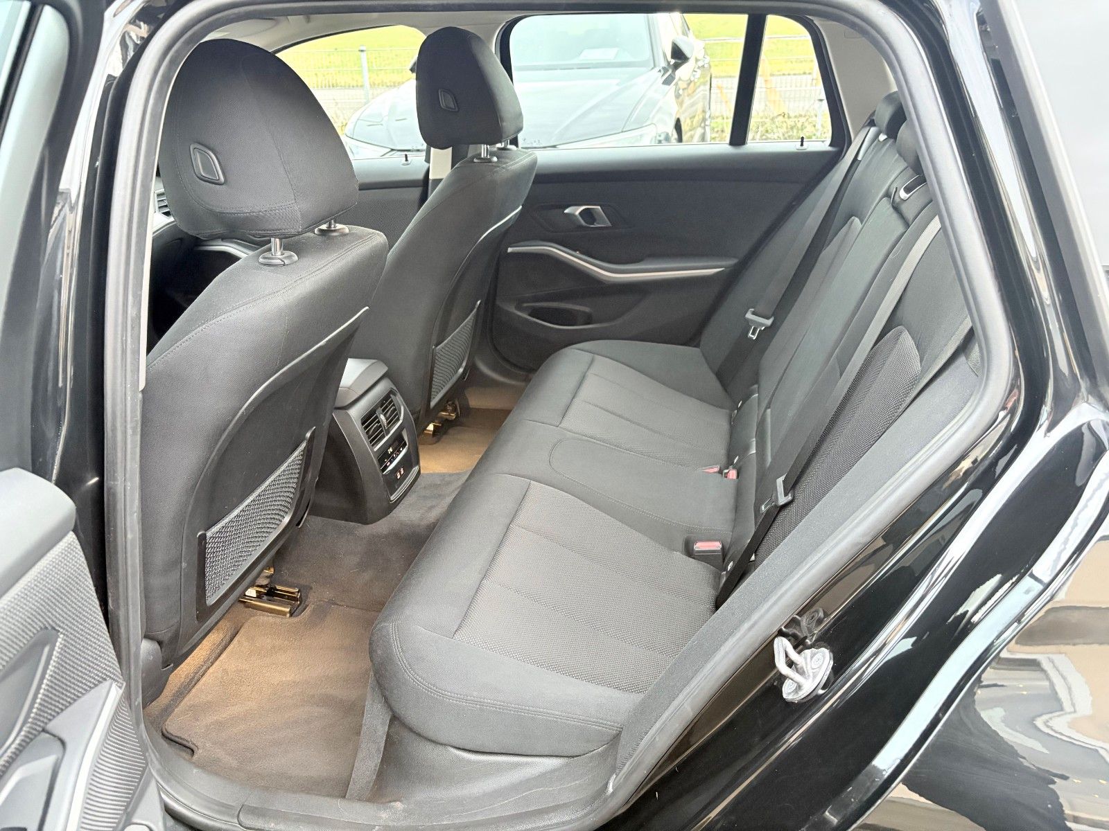 Fahrzeugabbildung BMW 318d Tour. Aut. Navi Alarm Aktiv Tempomat SPORTL