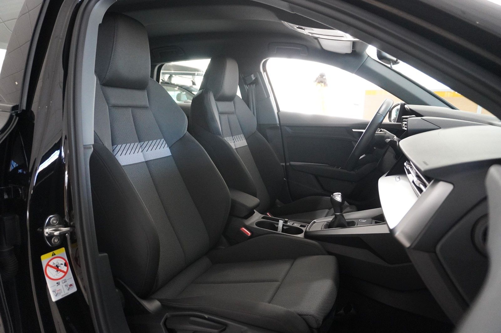 Fahrzeugabbildung Audi A3 Sportback 35 TFSI ADVANCED NAVI/LED/SPORT/DAB