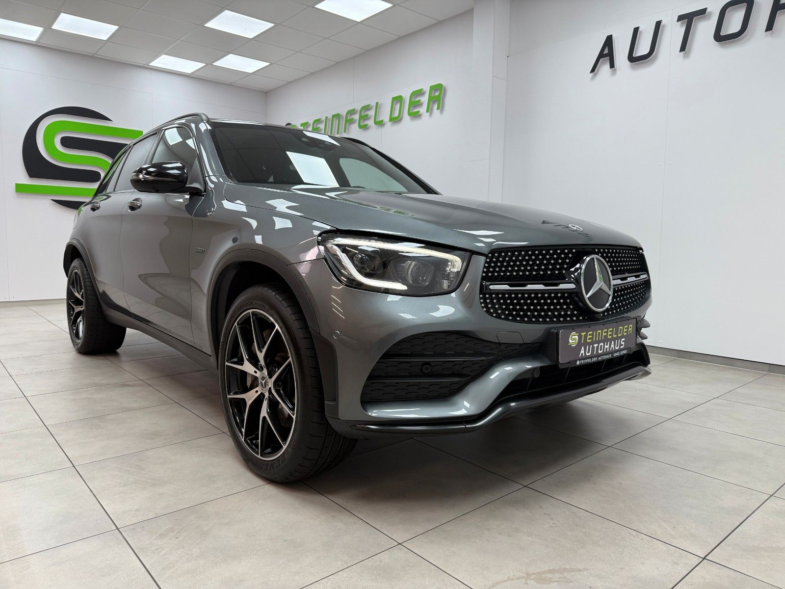 MERCEDES-BENZ GLC 300 de 4Matic AMG /PANOR / WIDESCREEN /
