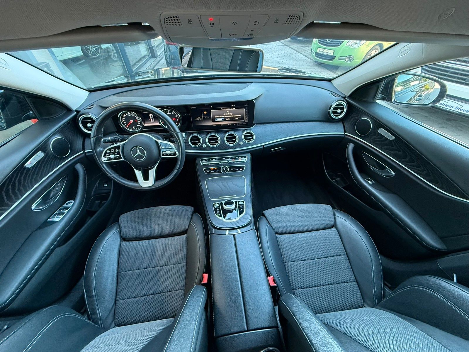 Fahrzeugabbildung Mercedes-Benz T-Modell E 200,Navi,Sitzh.