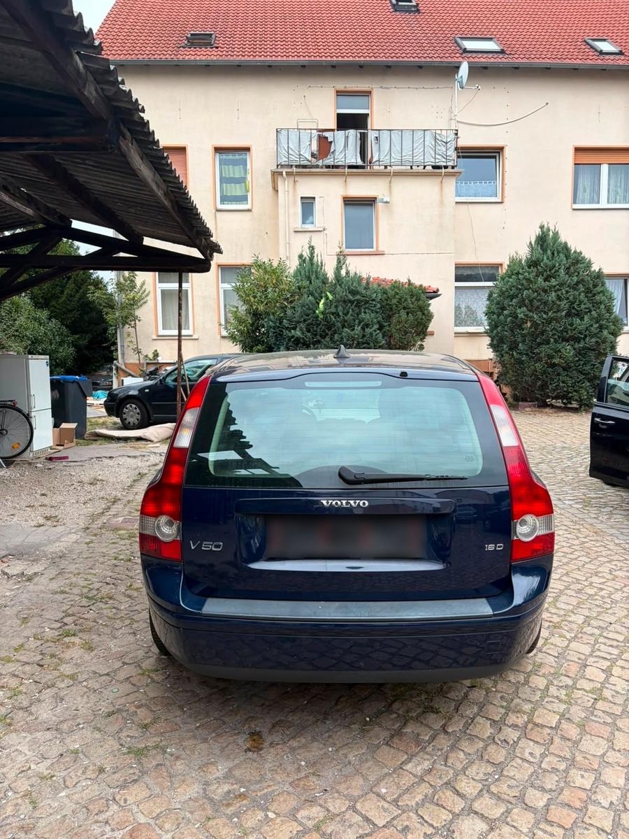 Volvo V50 2006 — engine 110 HP (81kW)