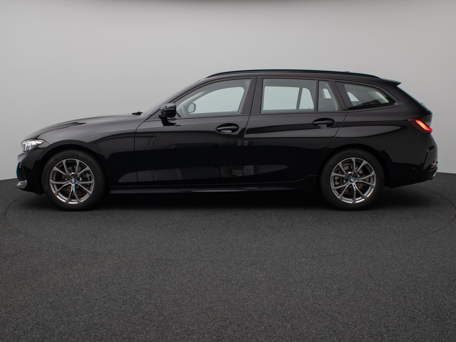 Fahrzeugabbildung BMW 318i Alarm DAB Kamera GeschwindigReg Sportlenkrd